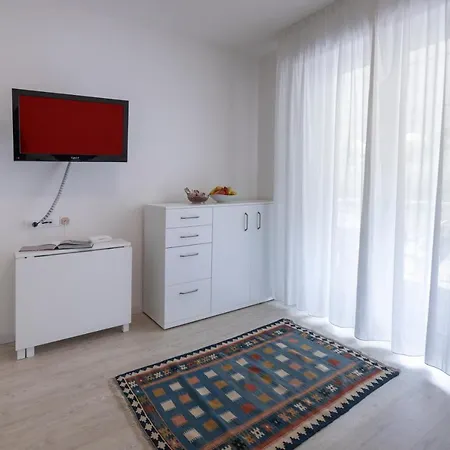 Aparthotel Roma 3*